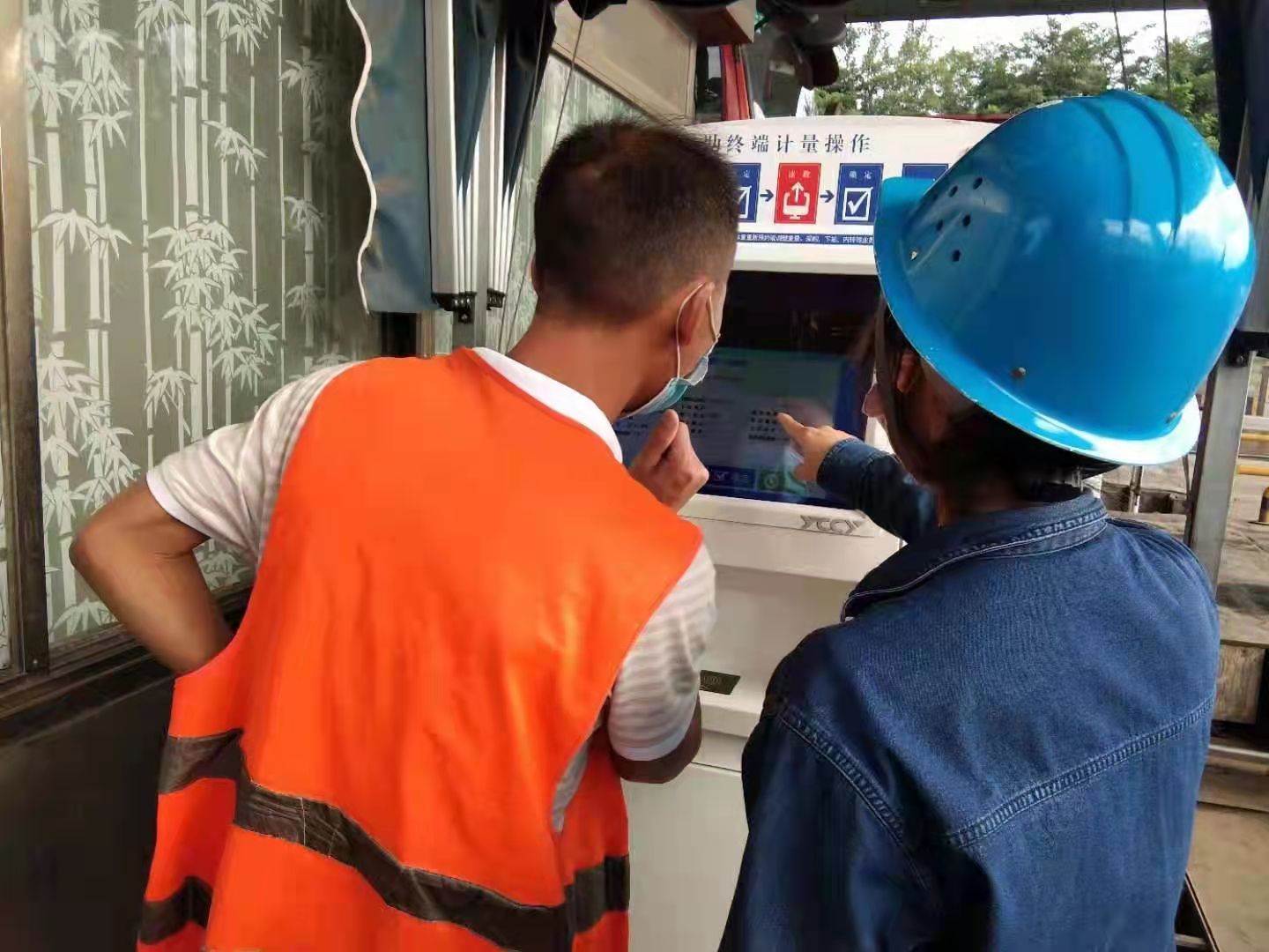 負(fù)重拼搏勇奮進(jìn)，不忘初心得始終