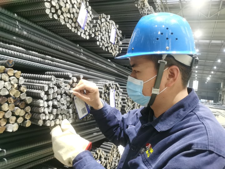 節(jié)日不停歇，堅守崗位不松懈