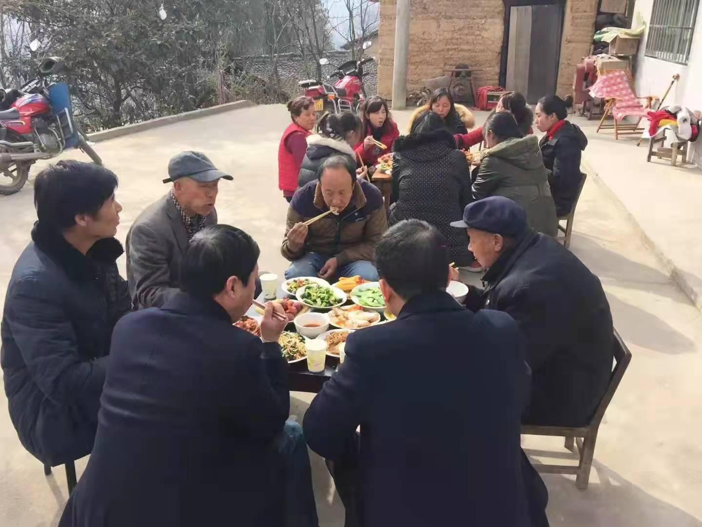 光影重疊，讓“團圓年”留在瞬間