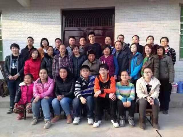光影重疊，讓“團圓年”留在瞬間