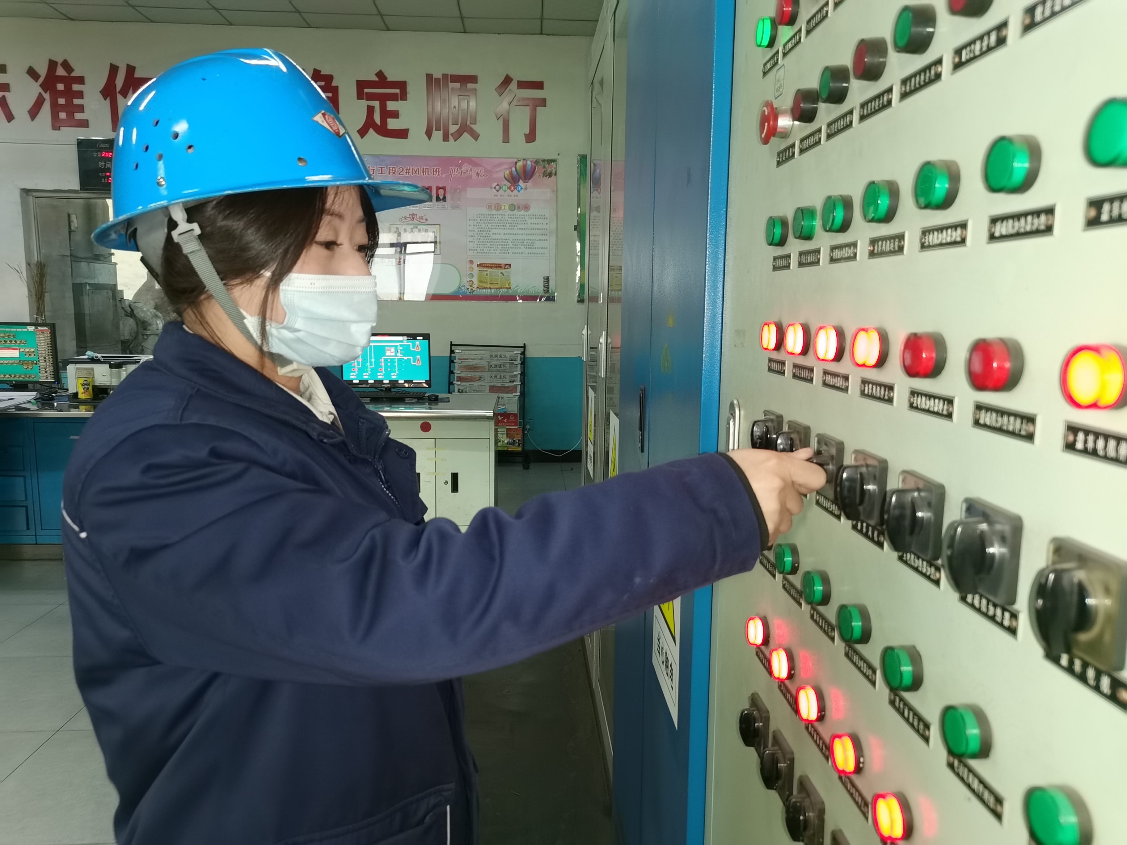 陜鋼女工，漢江河邊一抹嬌艷