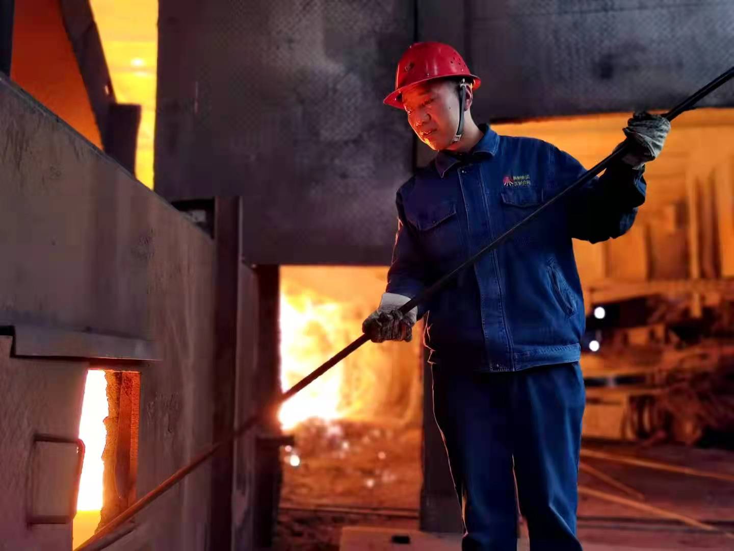暖春之時(shí)，他們同繪最美“春耕圖”