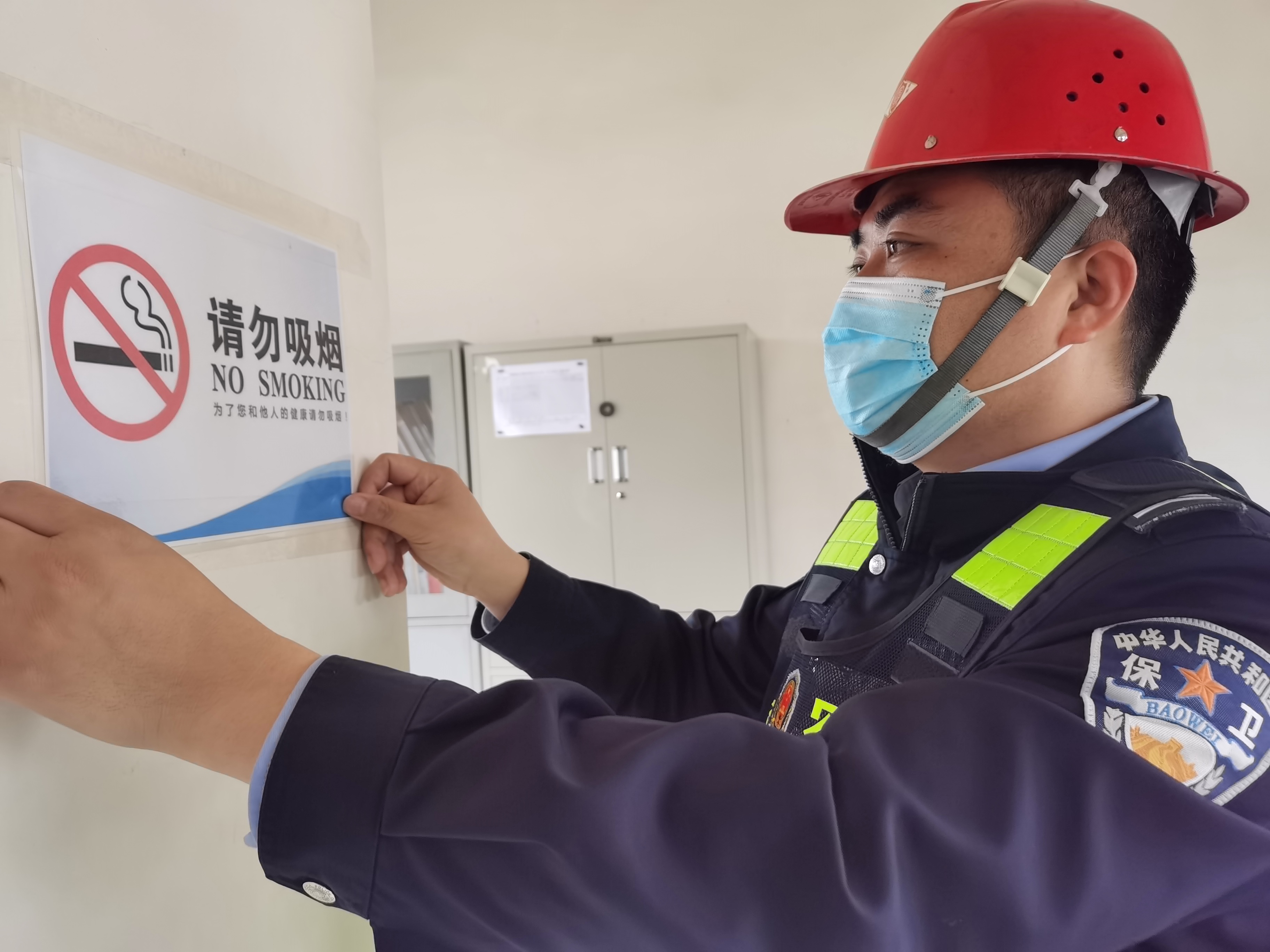 用“控?zé)熜袆印辈亮辽鷳B(tài)漢鋼“三色”