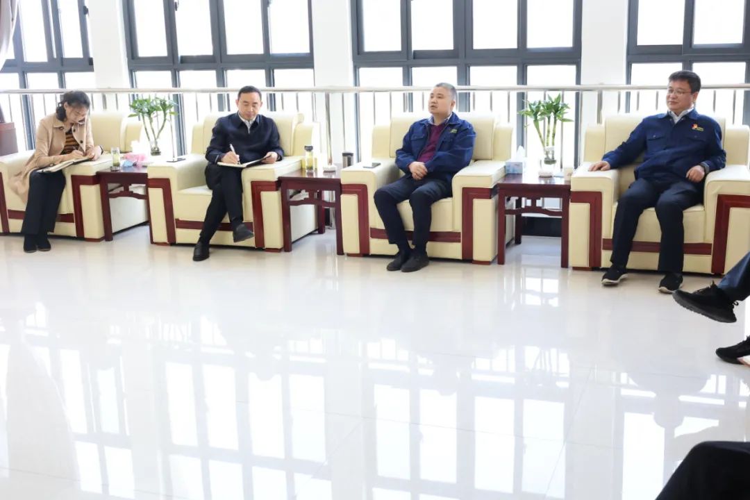 縣長(zhǎng)羅國(guó)才一行來漢鋼公司調(diào)研