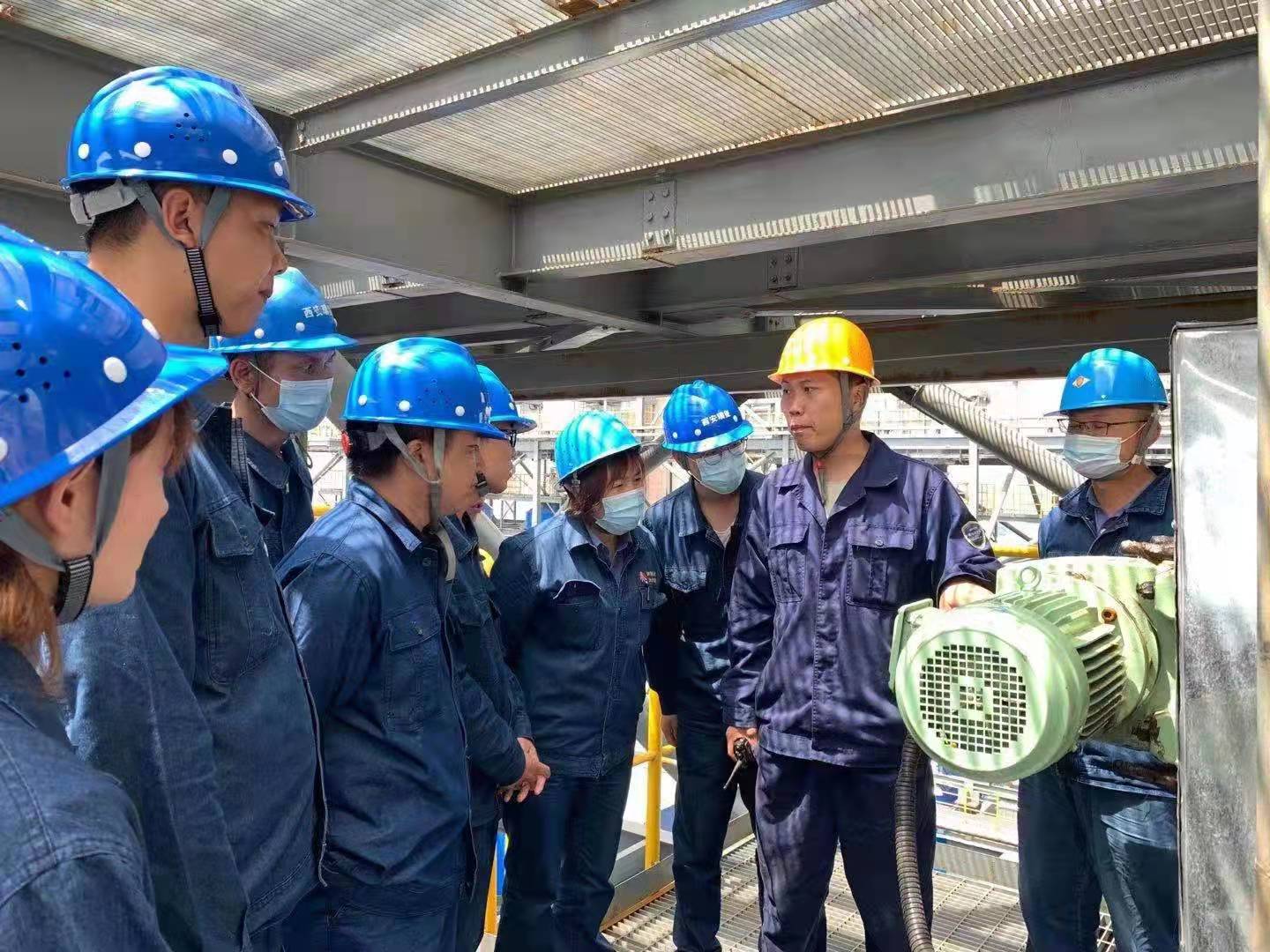 把學(xué)習(xí)室課堂培訓(xùn)搬到作業(yè)現(xiàn)場
