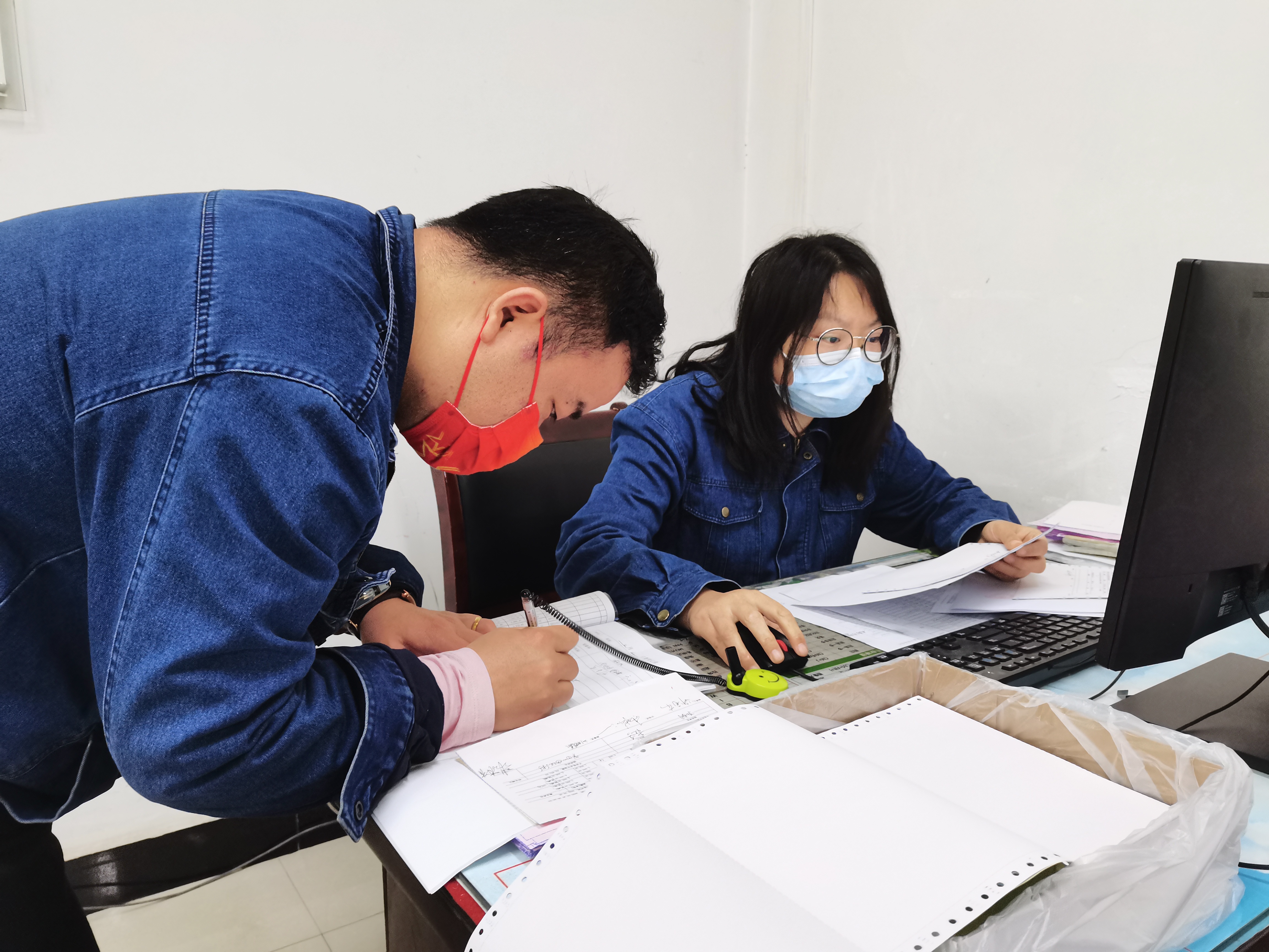 用堅守筑就節(jié)日“最美風景線”