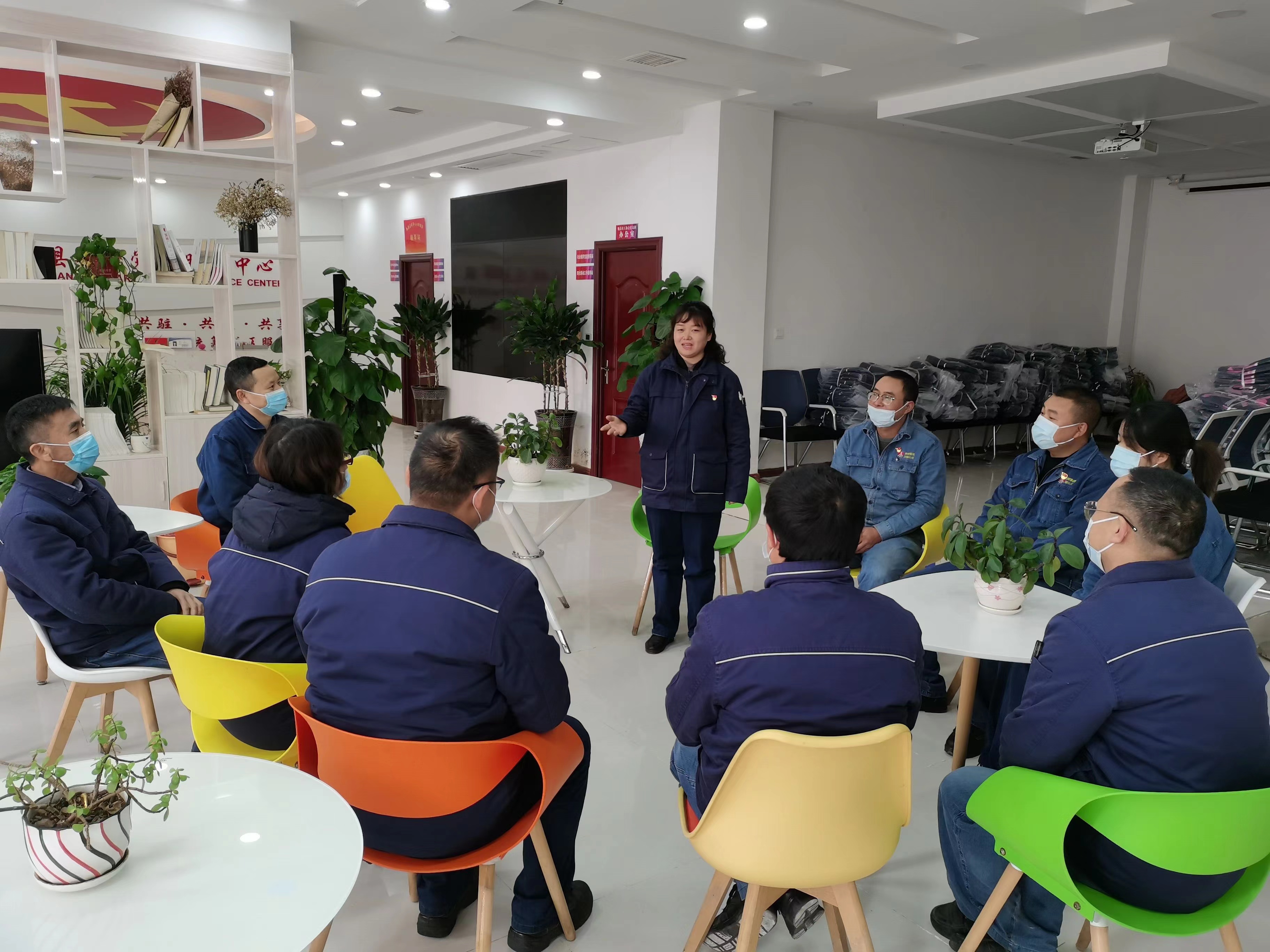 黨建促發(fā)展多方發(fā)力，中心管理“持續(xù)在線”