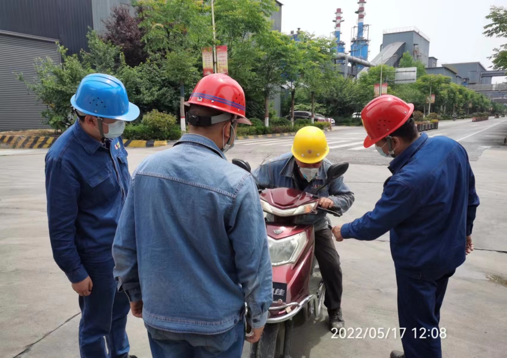 摩托車駕駛者，請(qǐng)你騎車悠著點(diǎn)