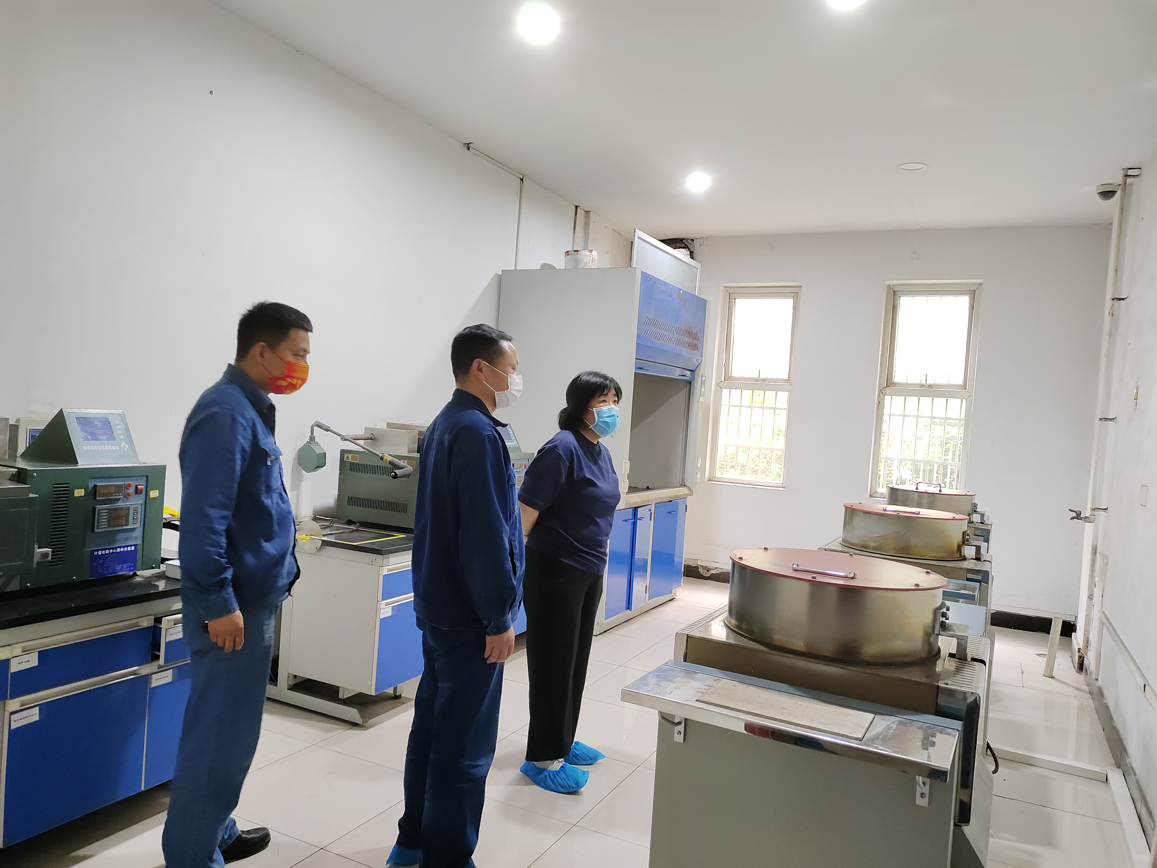 圍繞生產(chǎn)解難題，注重實效出成績