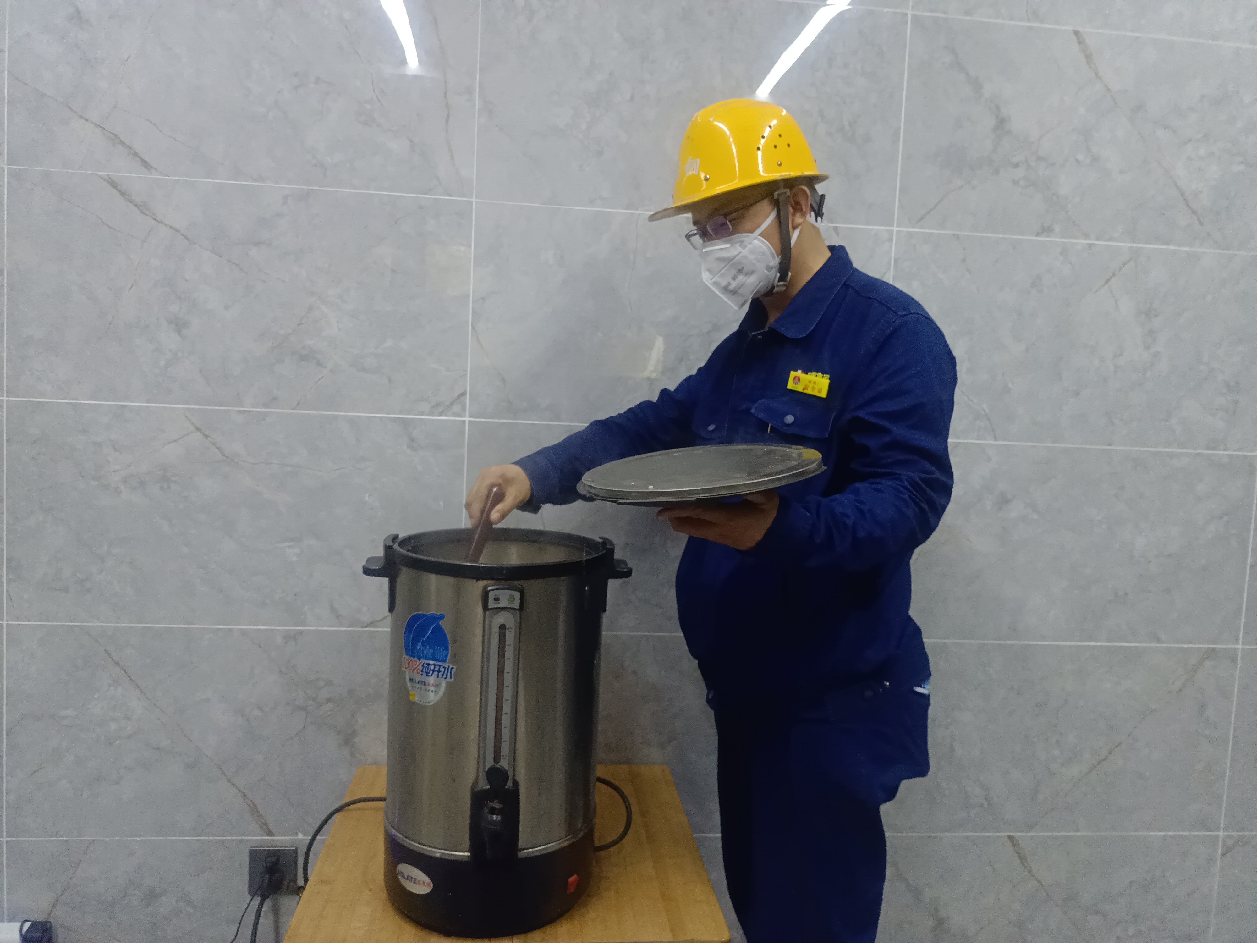 夏日炎炎，煉鋼廠防暑降溫有“涼方”