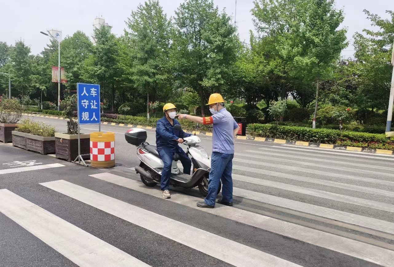 開展安全警示教育，筑牢交通安全防線