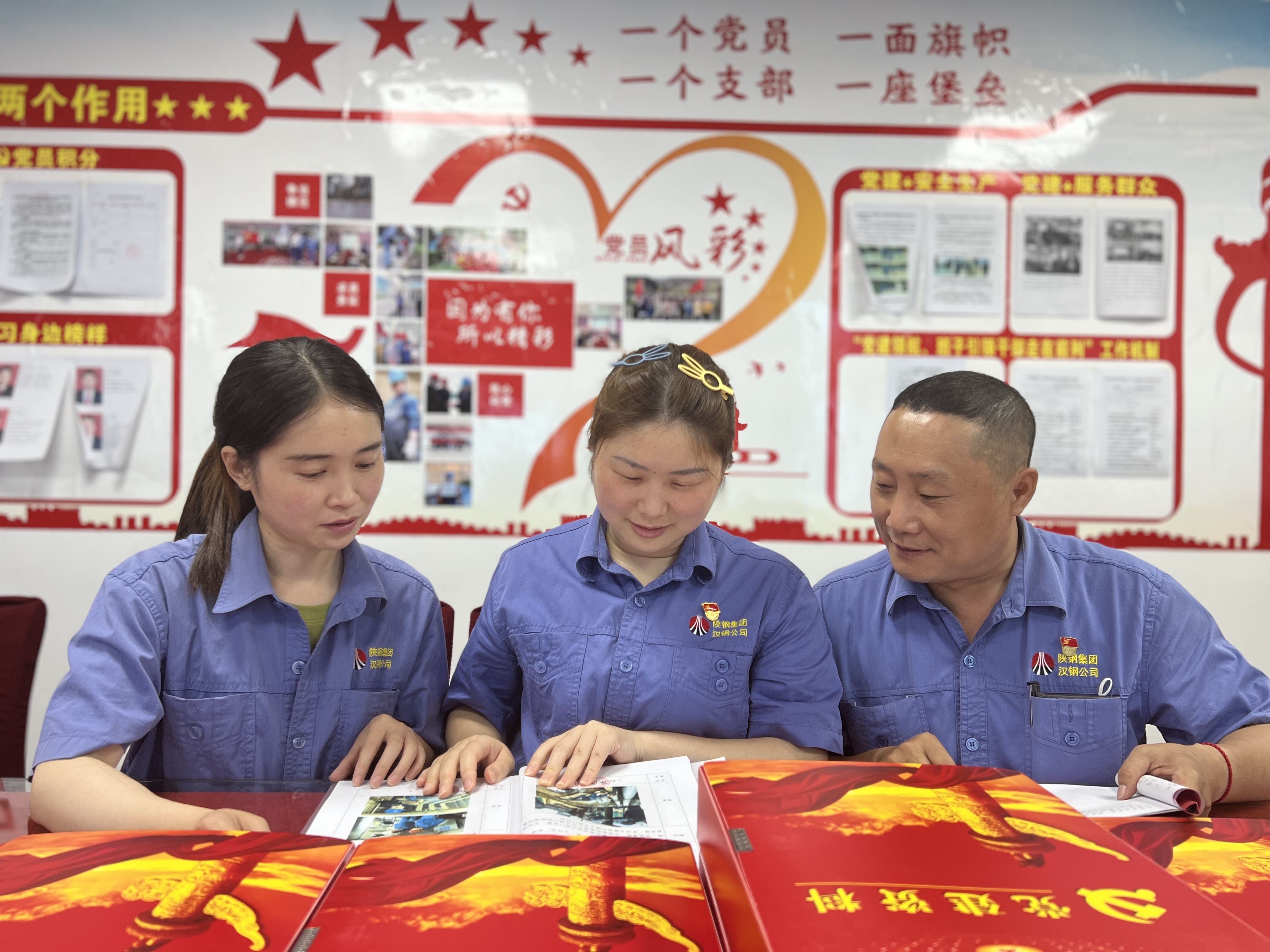 初心，在黨旗下閃耀---記陜鋼集團漢鋼公司“優(yōu)秀黨委工作者”李培