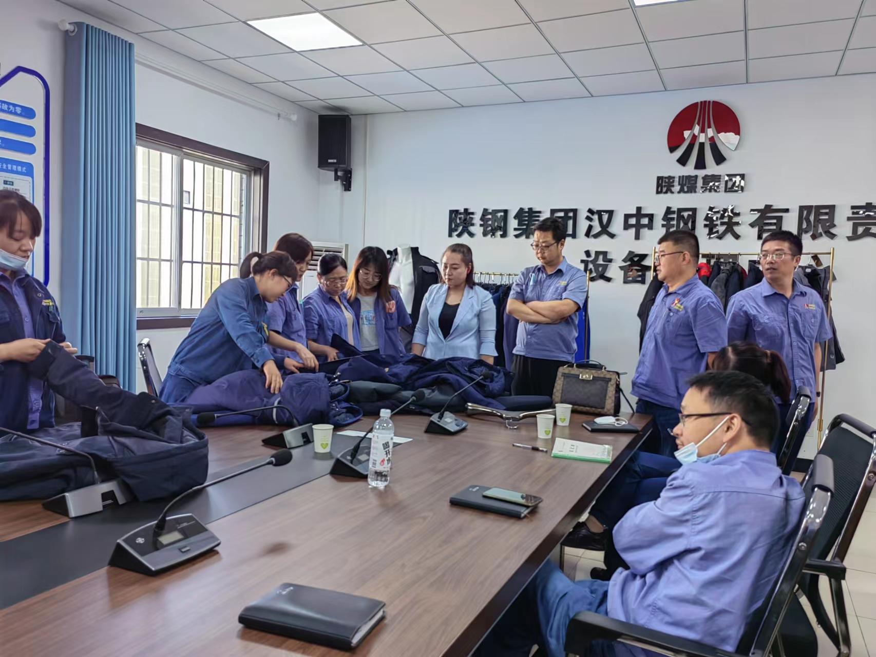 暖心！漢鋼公司成功召開(kāi)冬裝棉服提升會(huì)