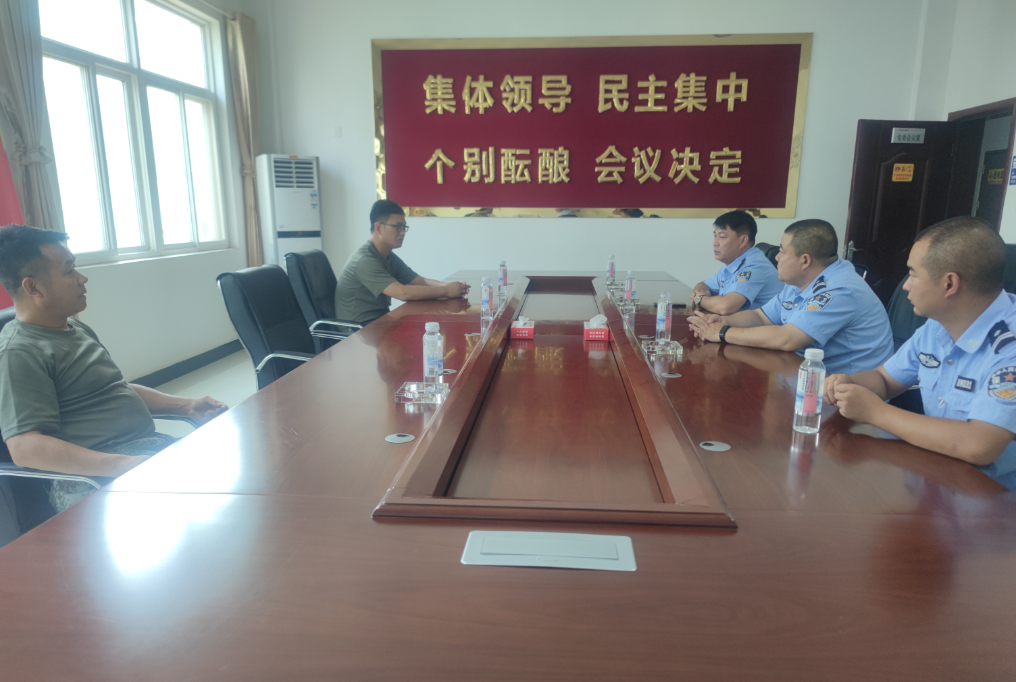 慰問送關(guān)懷 共續(xù)魚水情 --漢鋼公司開展“慶八一” 進軍營送清涼活動