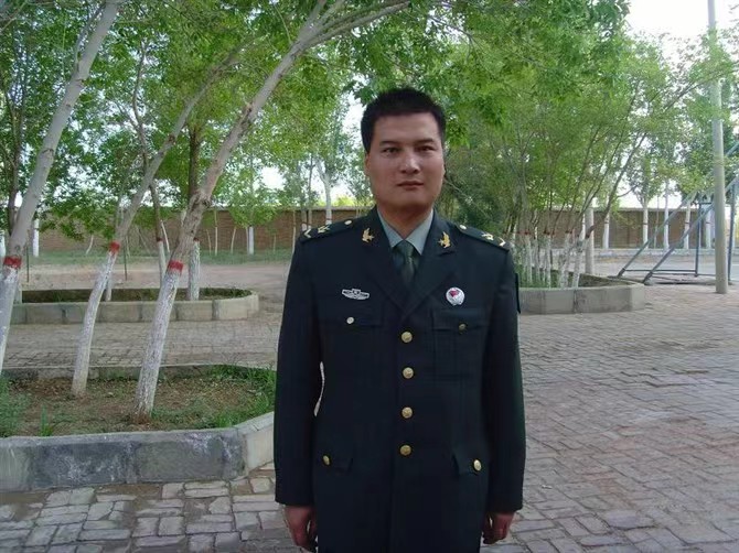 脫下軍裝，我只不過換了“戰(zhàn)場”
