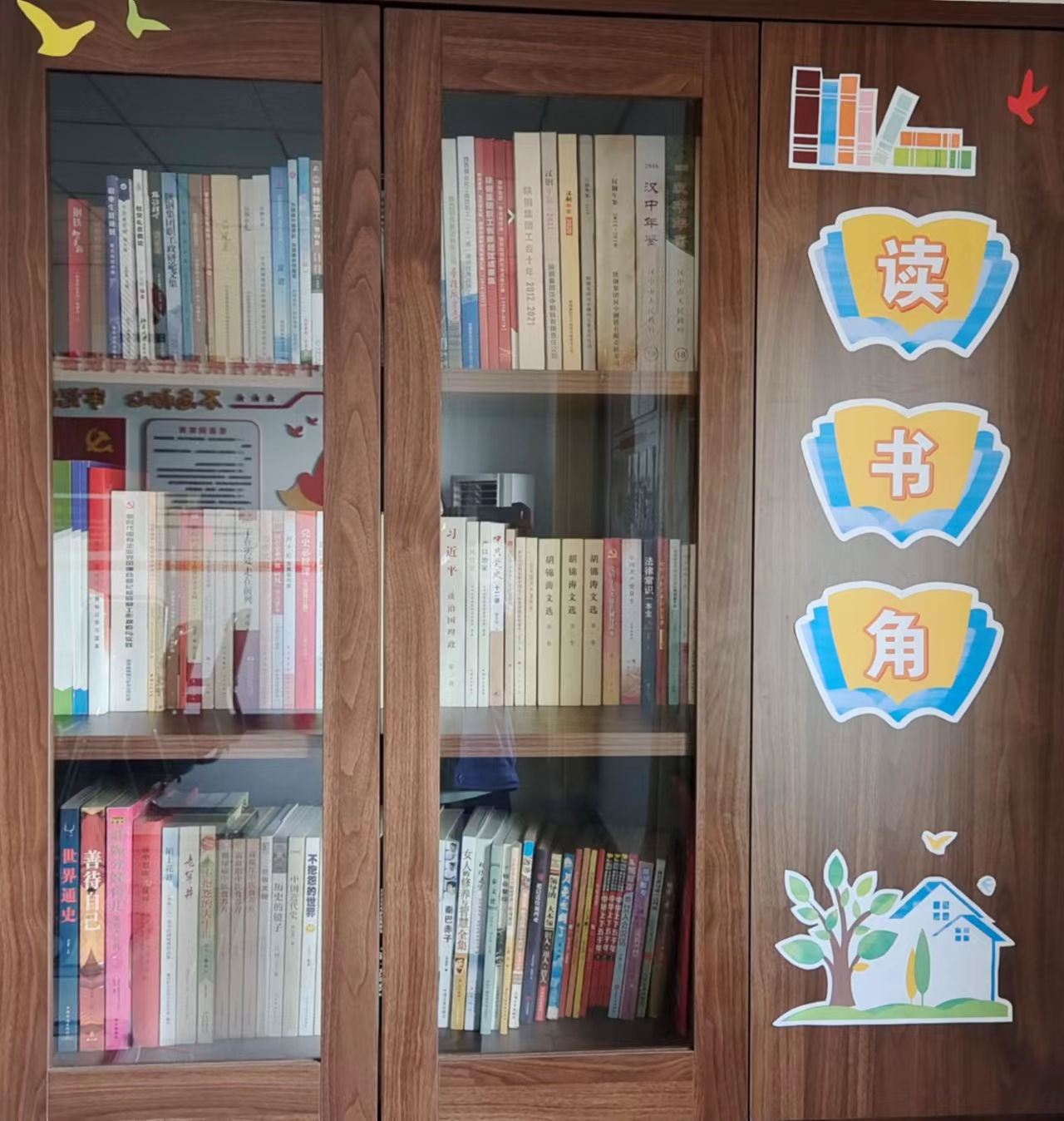 馥郁書香浸鋼城！設(shè)備管理中心創(chuàng)建職工讀書角