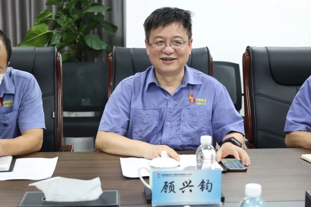 陜鋼集團產(chǎn)業(yè)創(chuàng)新研究院黨委書記、董事長劉光明一行到公司開展“送清涼”活動并交流座談