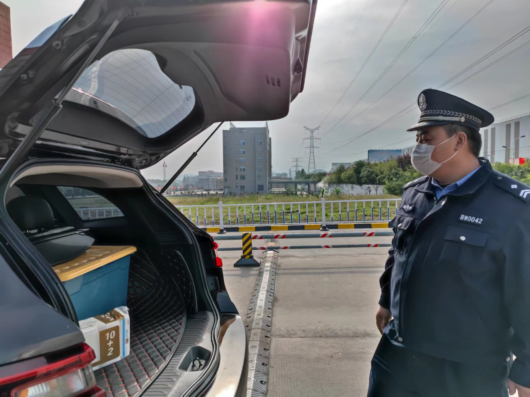 這個(gè)國(guó)慶假期他們“持續(xù)在線”