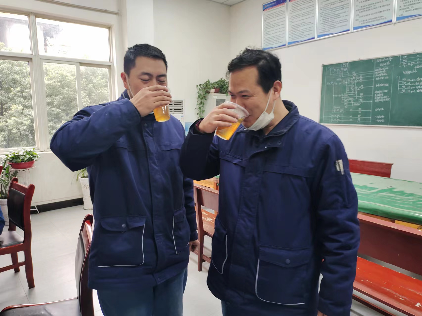 這一年，他們用實際行動托起煉鐵人“穩(wěn)穩(wěn)的幸福”