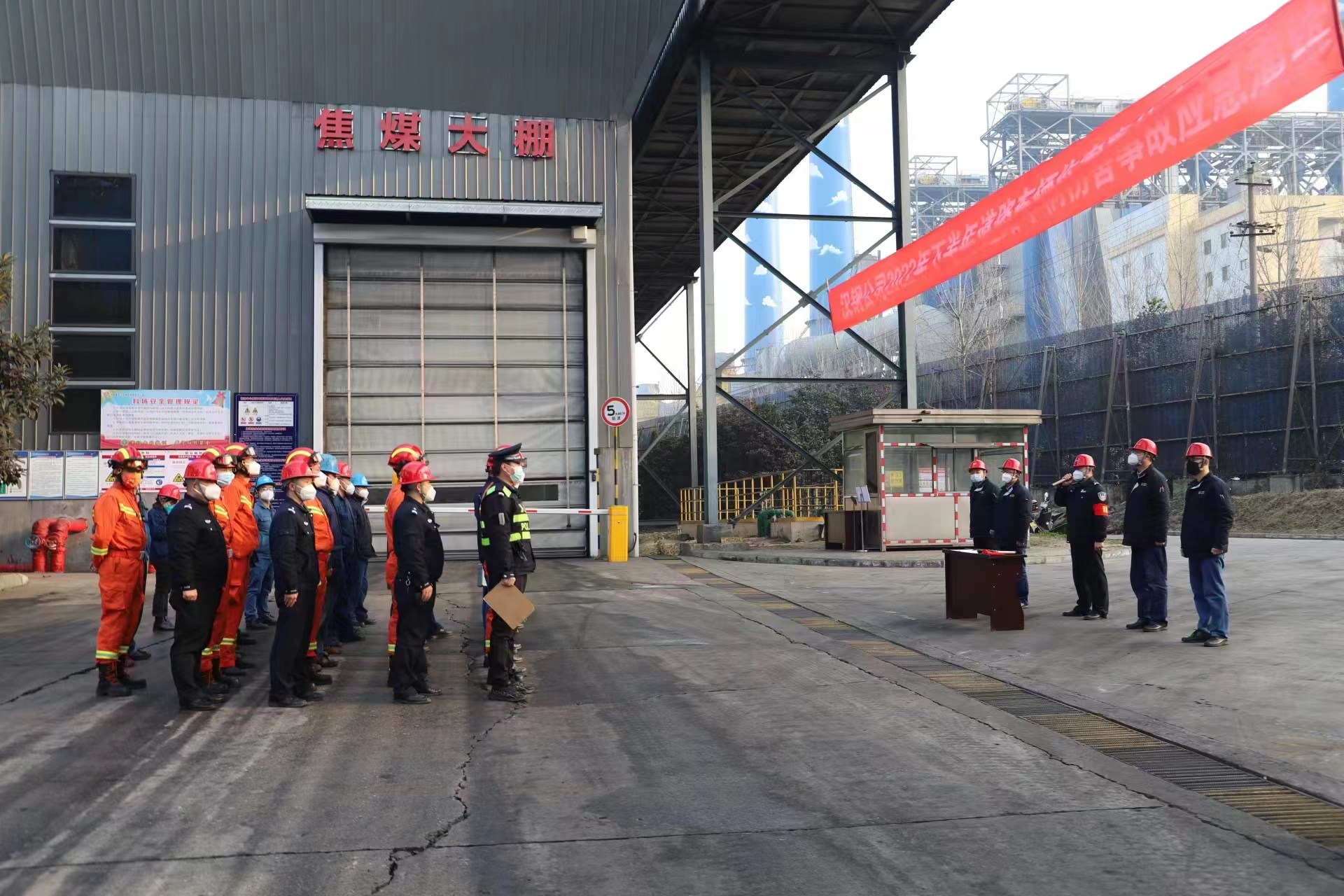 以練為戰(zhàn)礪尖兵！漢鋼公司開展車輛傷害事故應(yīng)急演練