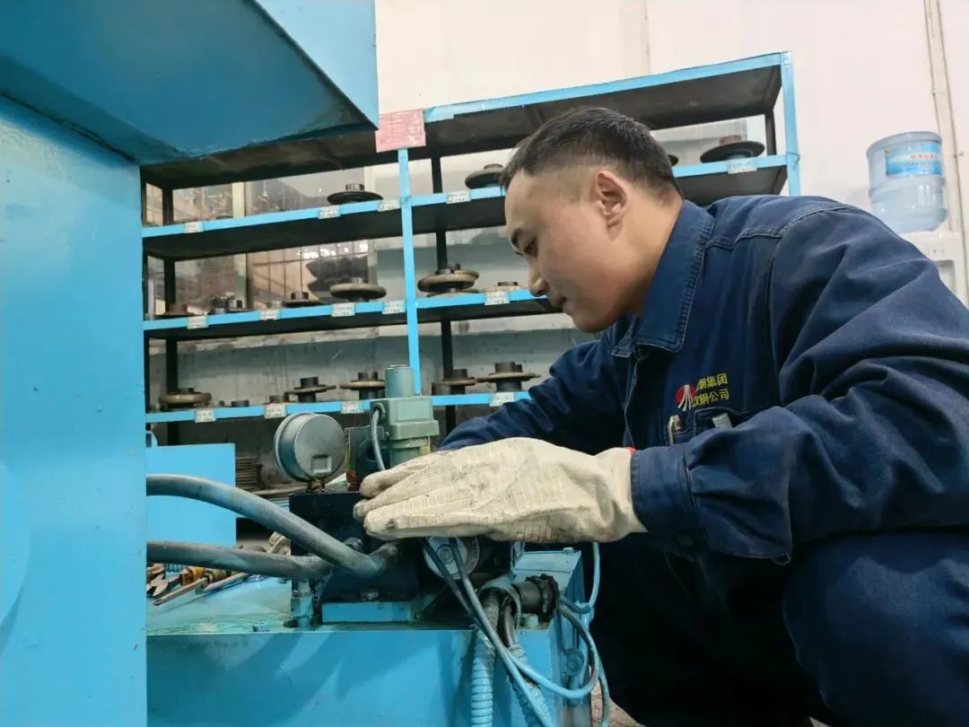 凝心聚力精抓落實  當(dāng)好軋鋼“后勤兵”