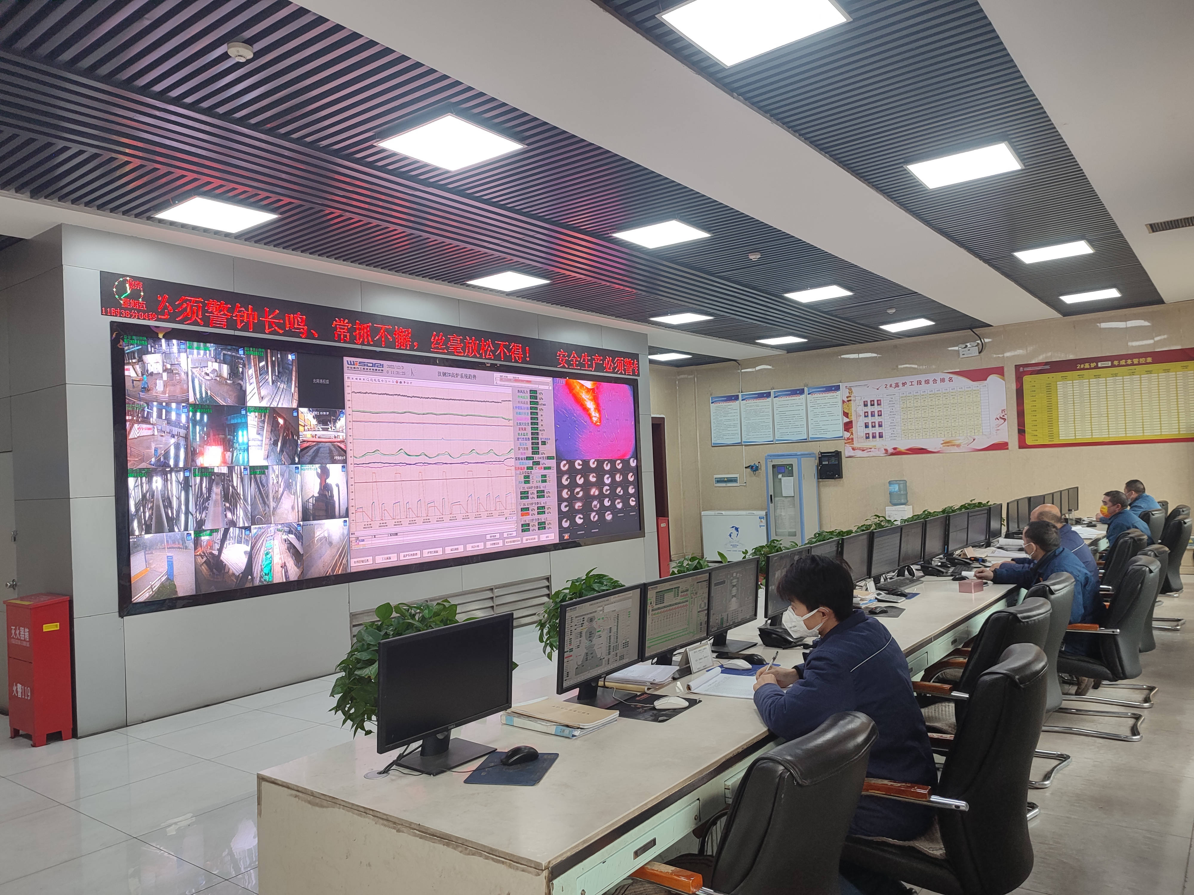 蹄疾步穩(wěn)開新局 奮楫搏浪譜新篇