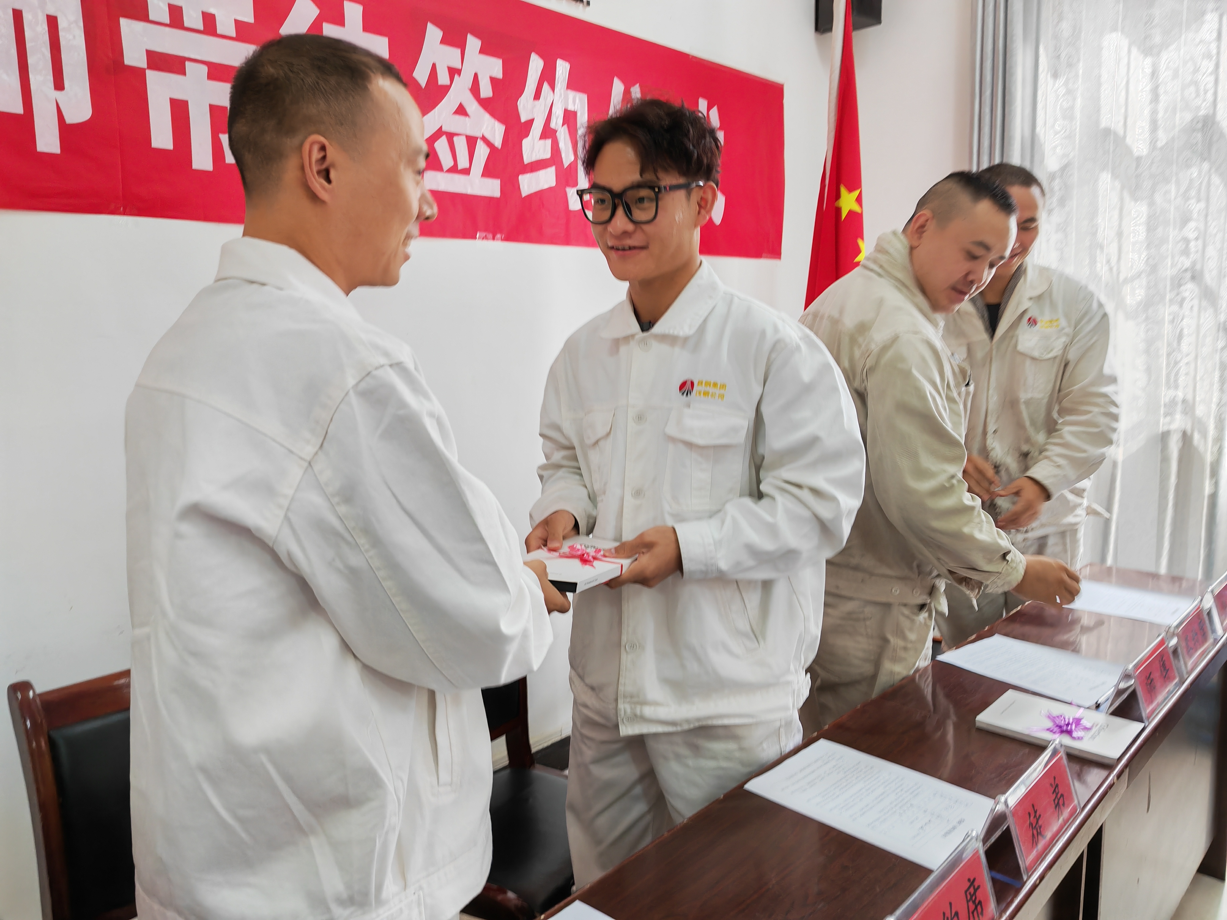 導(dǎo)師為伴，這一年我們不負(fù)韶華