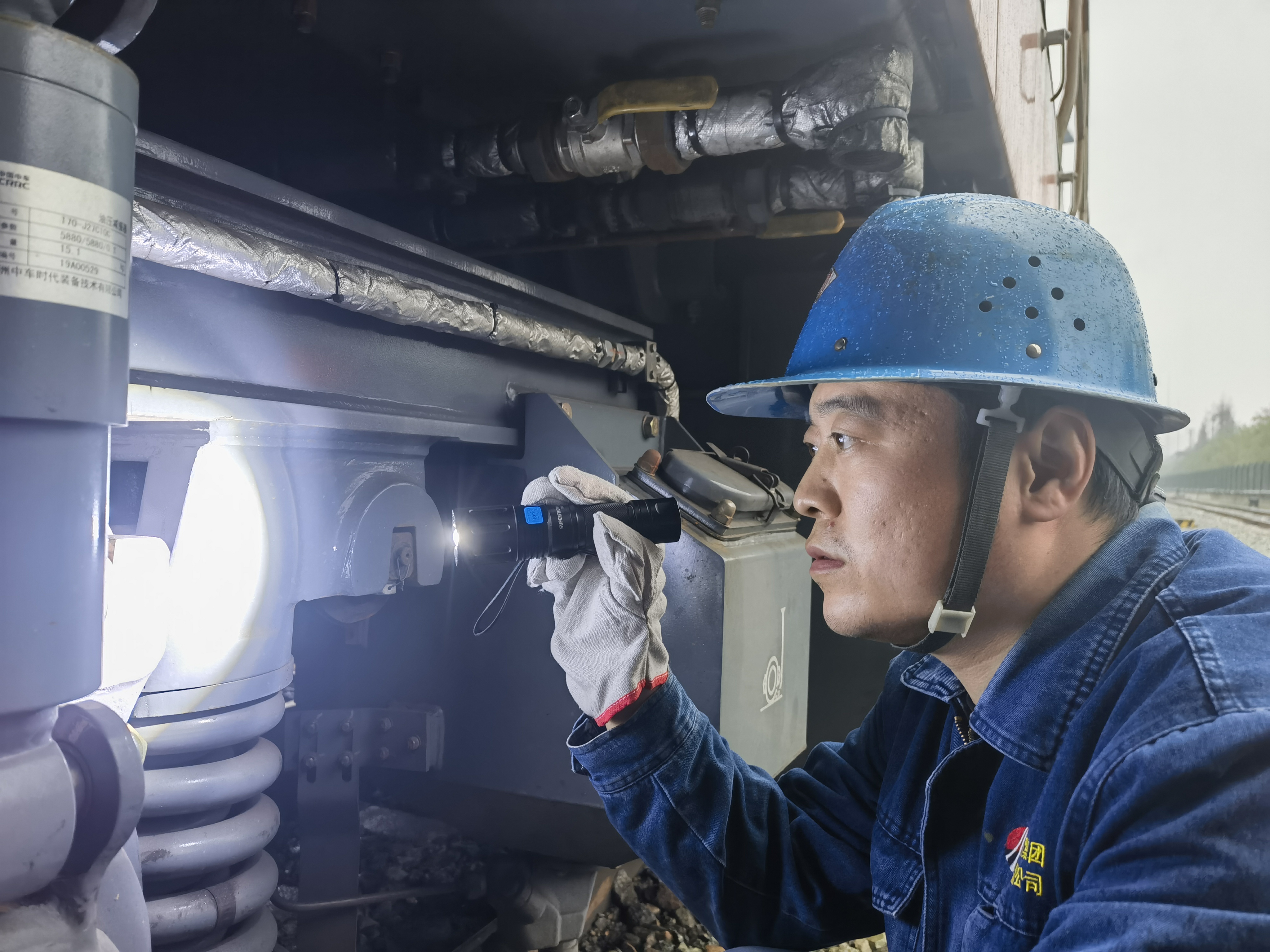 這個(gè)五一，鋼鐵人奮斗不止