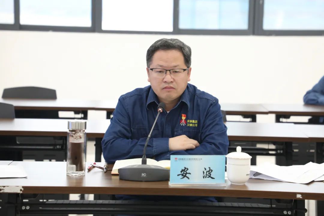公司召開周生產(chǎn)經(jīng)營例會