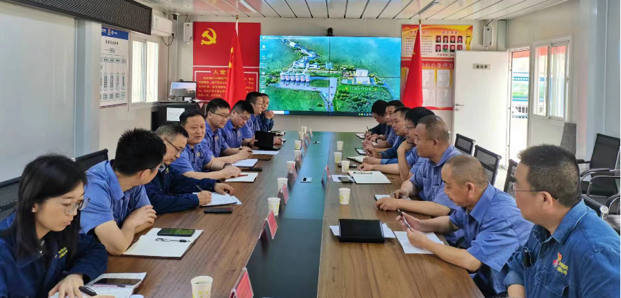 現(xiàn)場調(diào)研解難題 全力以赴提效能！ 周永平到中厚板廠、雙石礦業(yè)公司進行專題調(diào)研