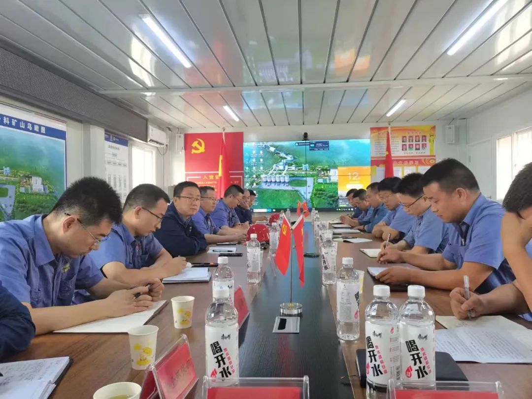 安波到漢中雙石礦業(yè)科技有限公司現(xiàn)場(chǎng)辦公解決問(wèn)題