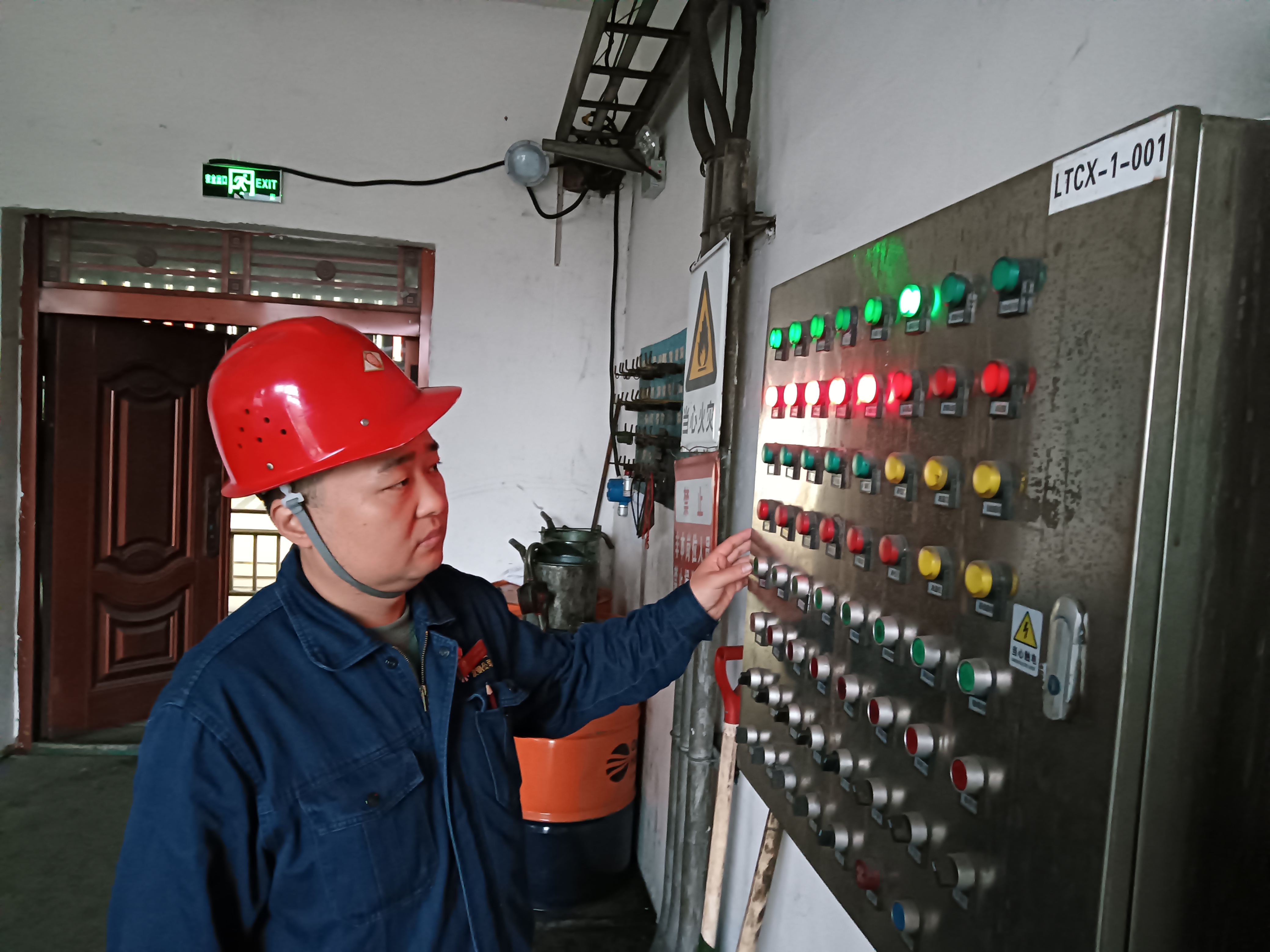 榜怎么揭？帥怎么掛？你想要的答案全在他的身上