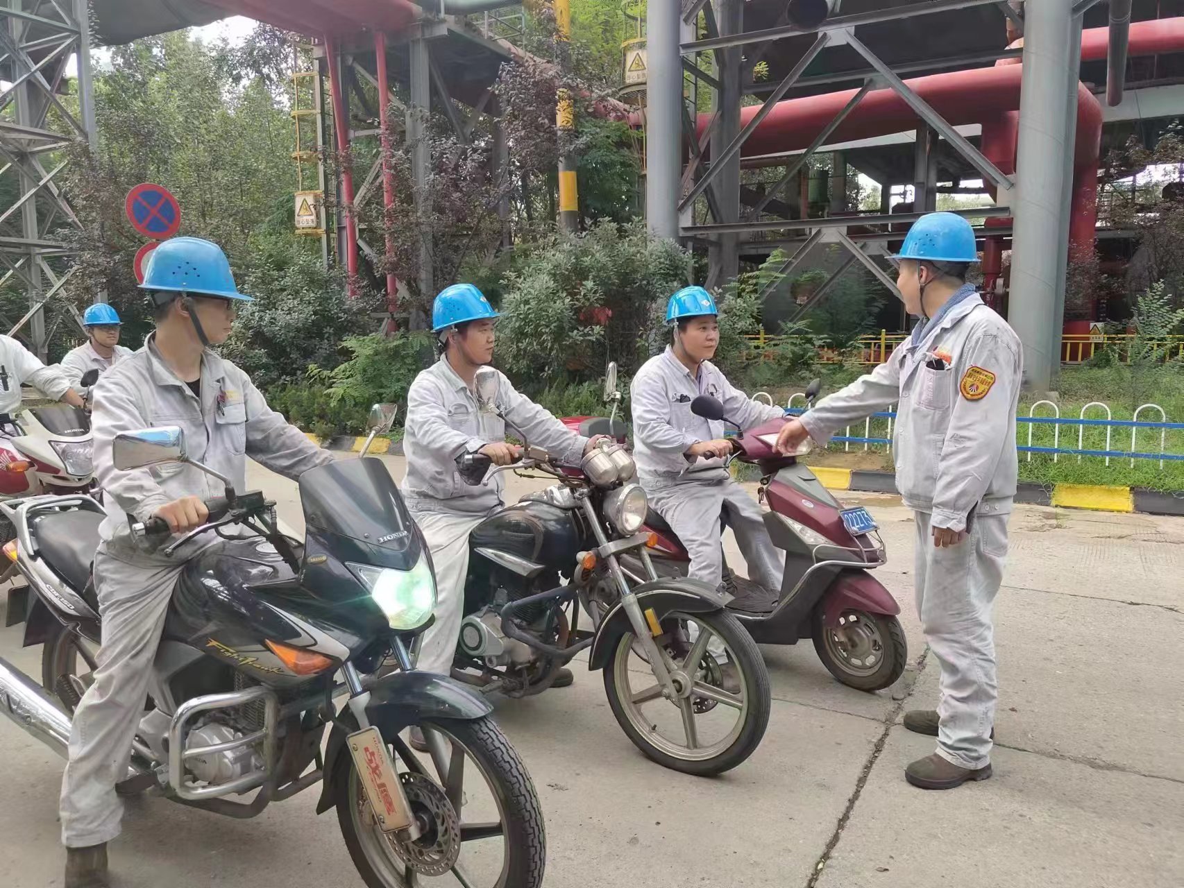 盡心盡力，打造班組特色“名片”