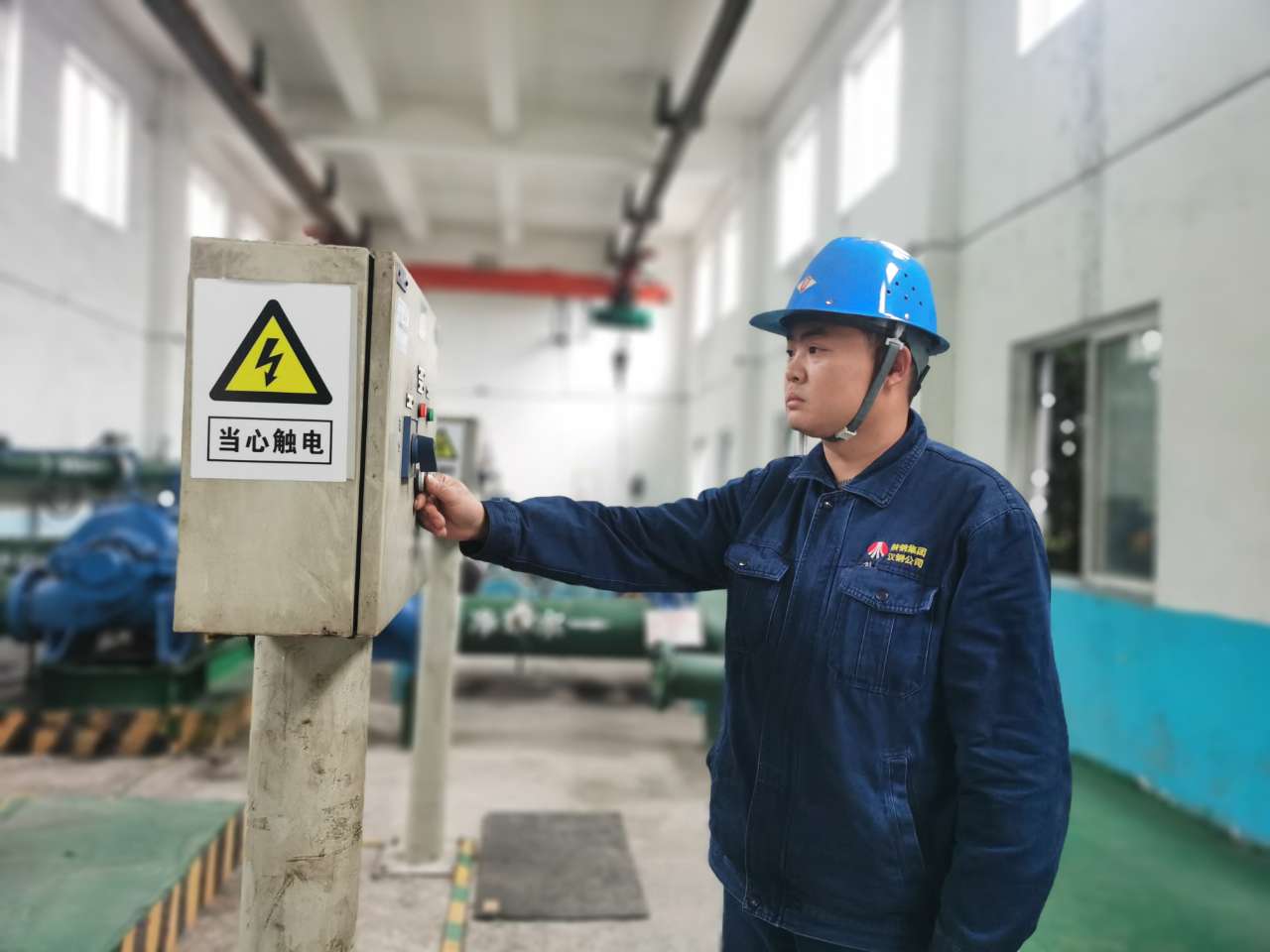 樸實無華  他是扎根鋼城一線的“清道夫”