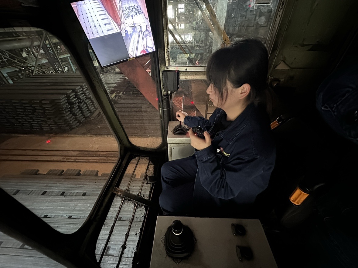 她、他、他們  是漢鋼的“高空舞者”