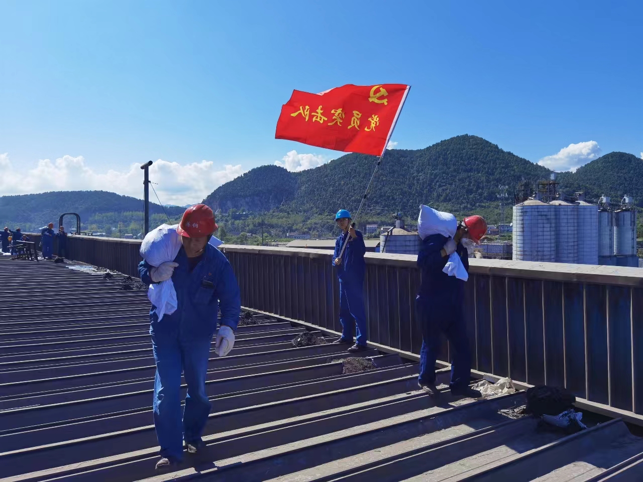 以詩為媒述發(fā)展，轉(zhuǎn)型升級譜華章