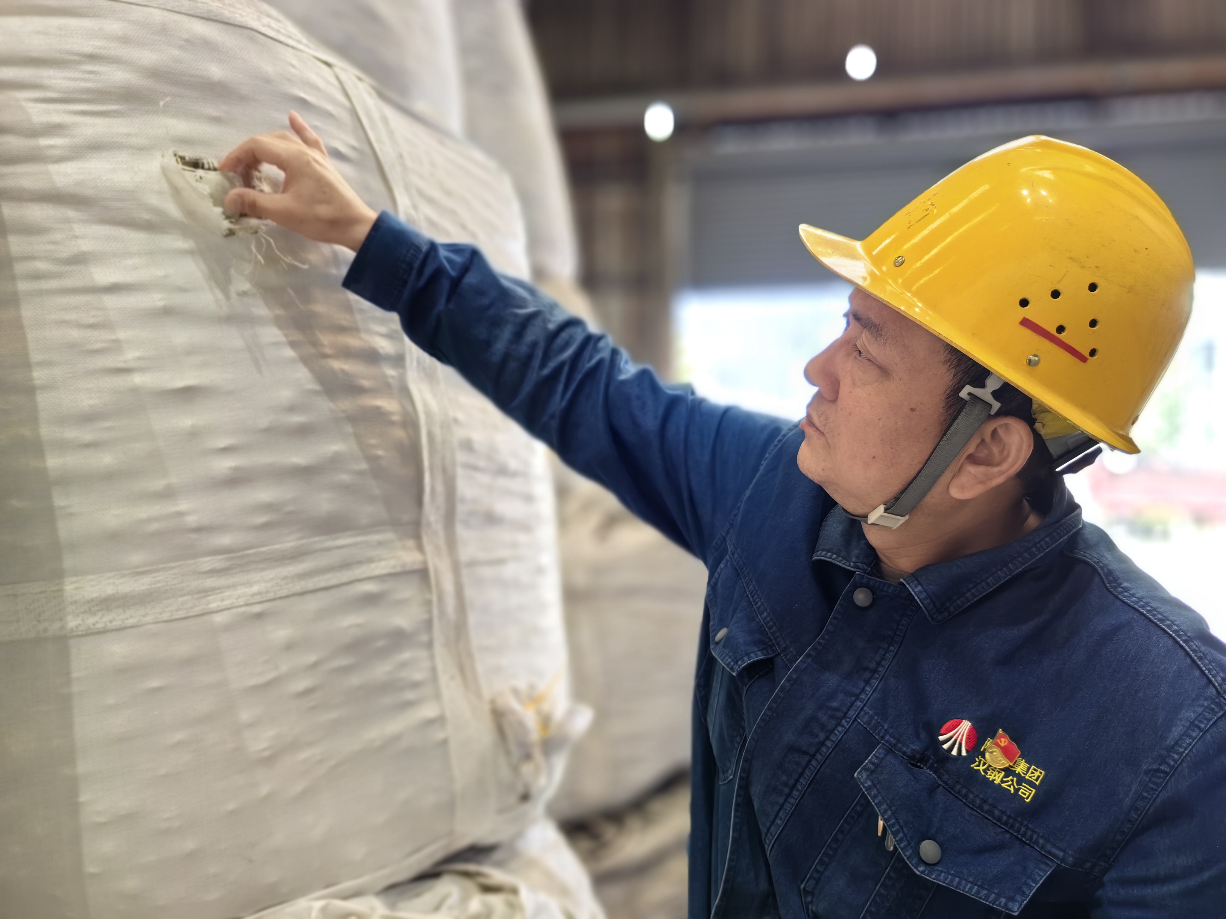 他們用堅(jiān)守鋪就節(jié)日最美底色
