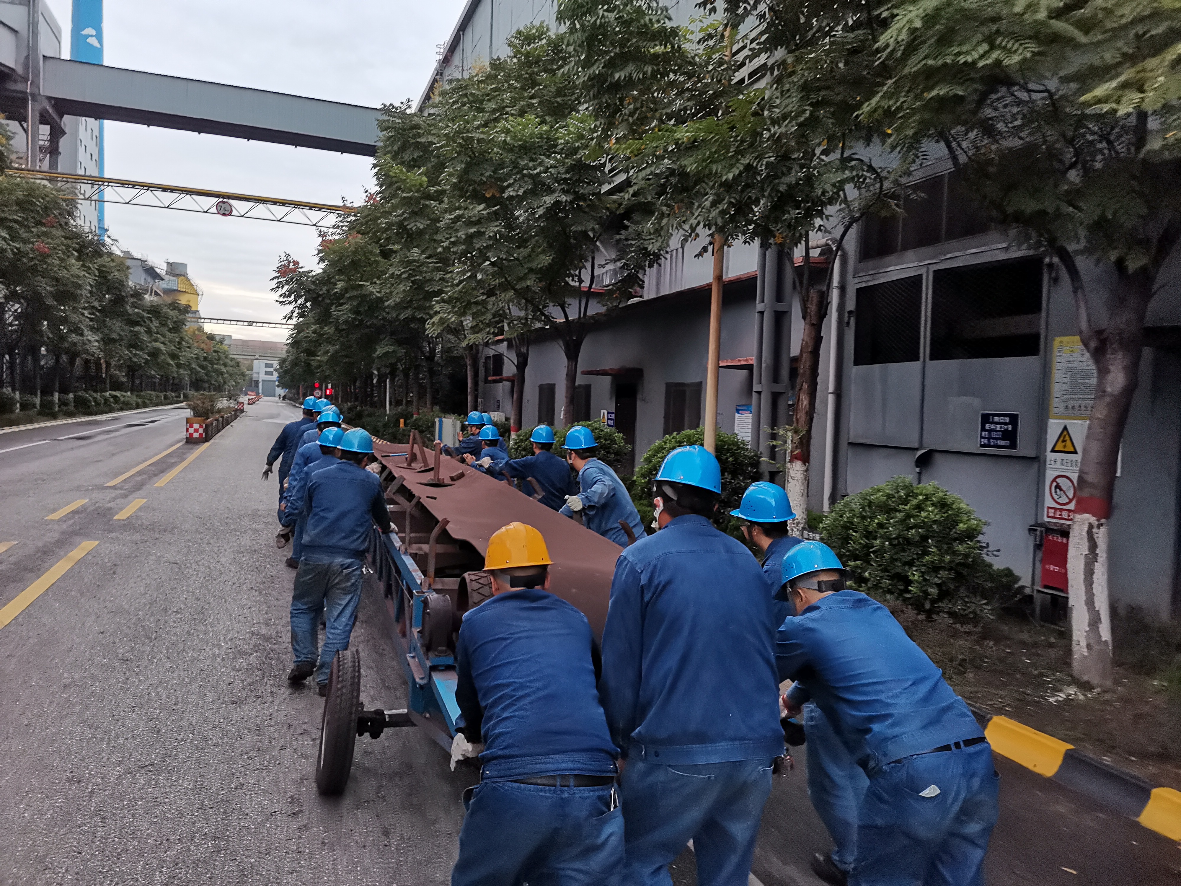 冬日漢鋼勁，火熱情懷濃