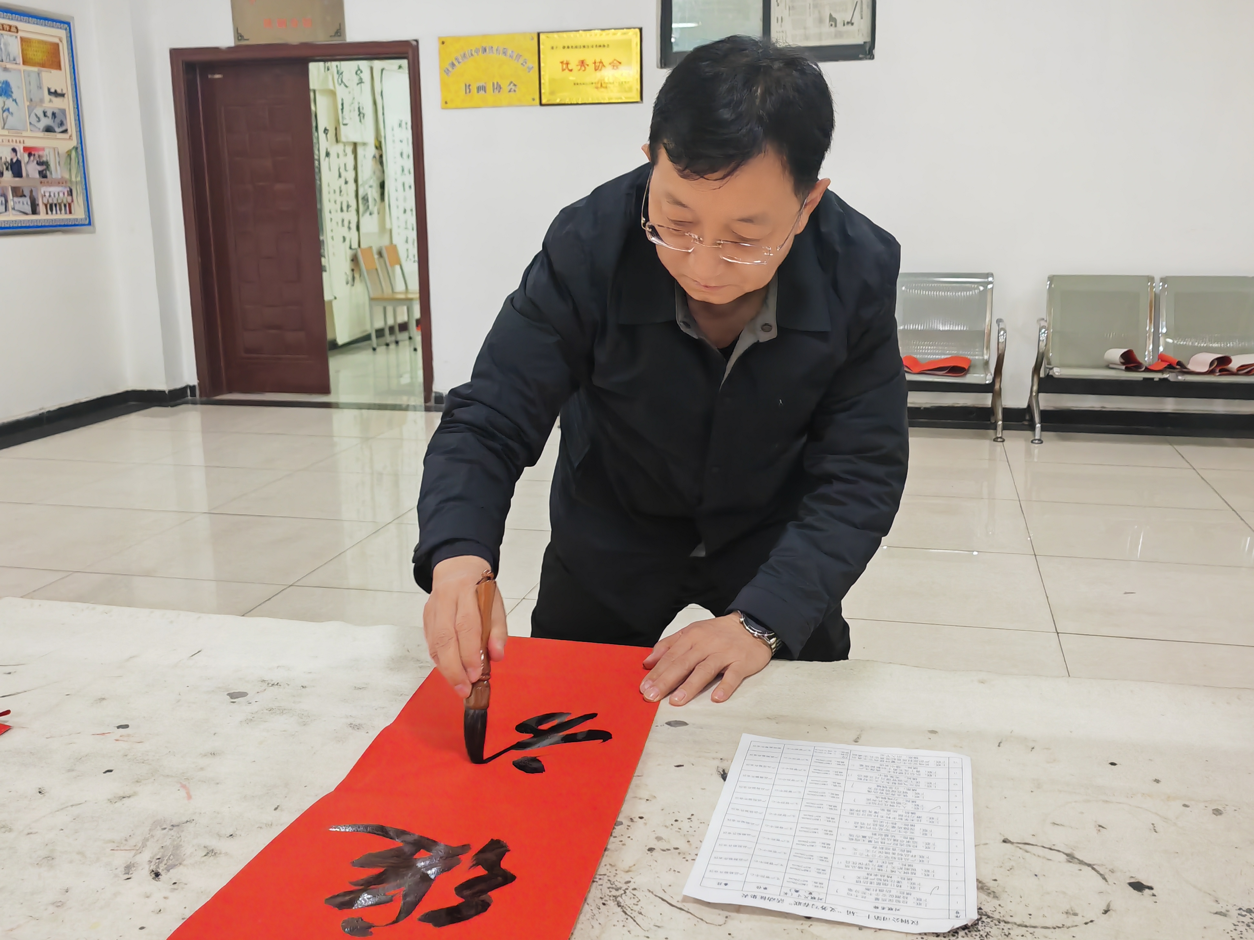 金毫蘸福書(shū)新歲，丹墨凝祥寫(xiě)錦程！ 漢鋼公司舉辦第十二屆義務(wù)寫(xiě)春聯(lián)活動(dòng)