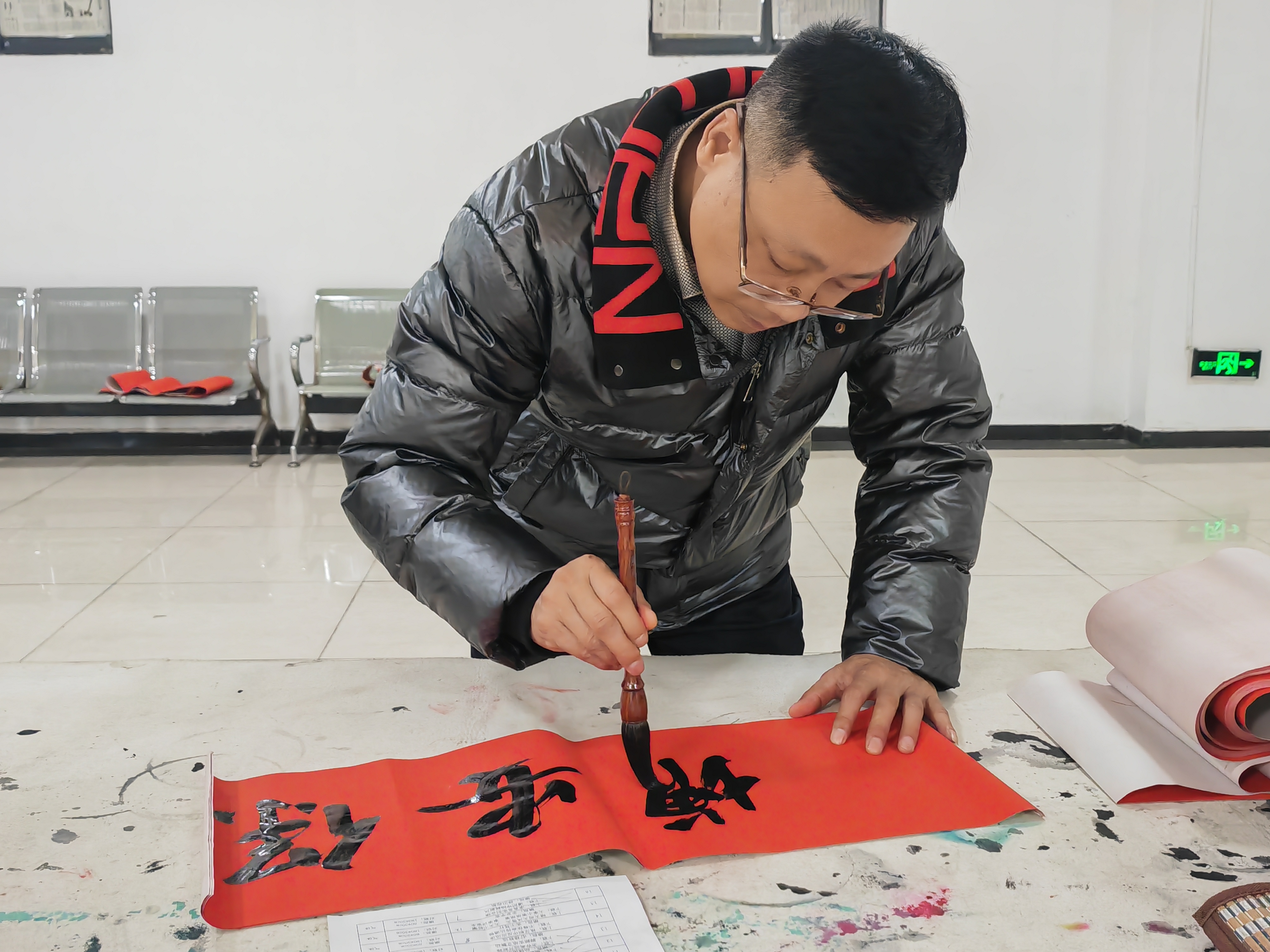 金毫蘸福書(shū)新歲，丹墨凝祥寫(xiě)錦程！ 漢鋼公司舉辦第十二屆義務(wù)寫(xiě)春聯(lián)活動(dòng)
