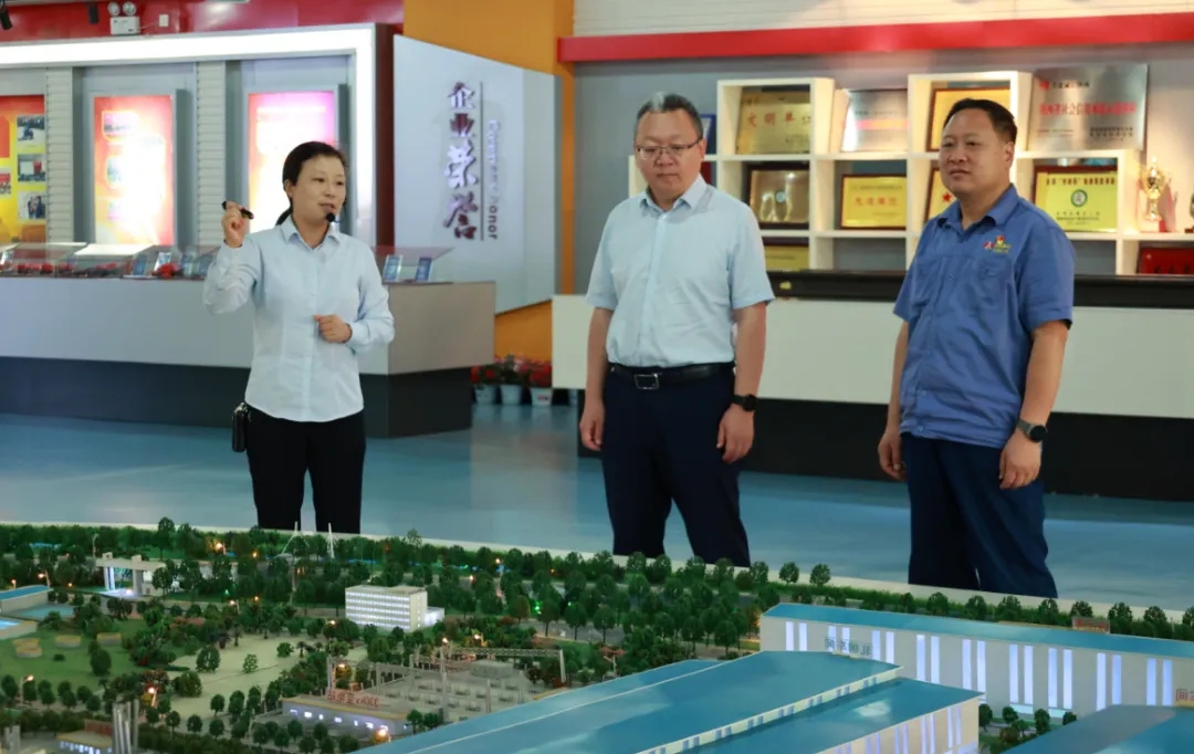 中國(guó)冶金報(bào)社副社長(zhǎng)范鐵軍到公司參觀(guān)調(diào)研