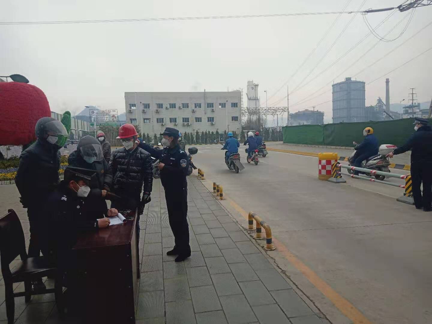 【鋼城文苑】致敬，疫情中最可愛的人