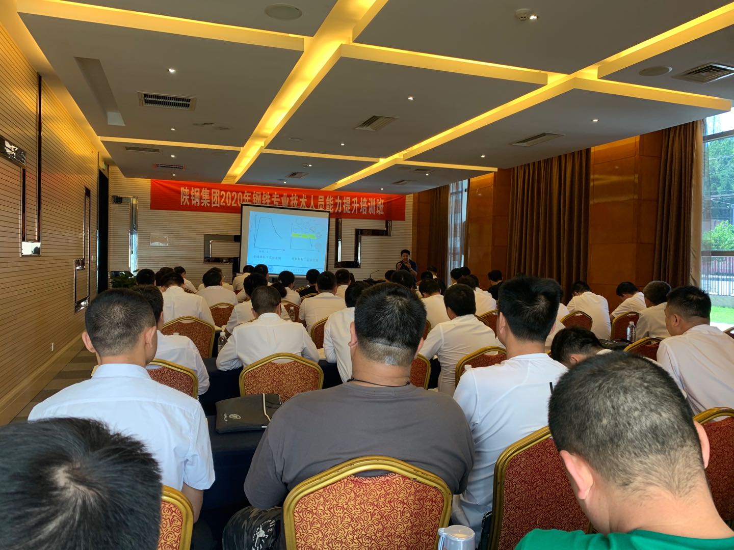 百舸爭(zhēng)流  奮楫者先