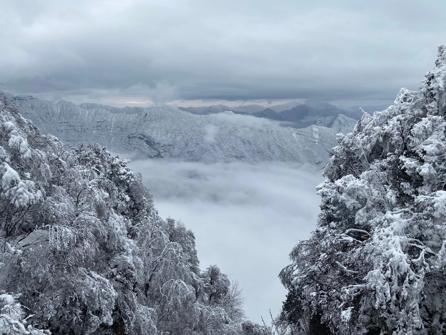 新年觀龍頭山雪景有感