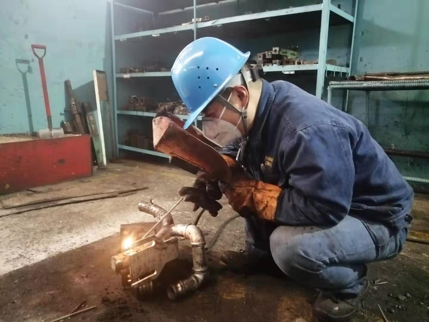 揮灑青春為軋線，無悔付出譜華章 ——記陜鋼集團2020年度先進工作者劉偉